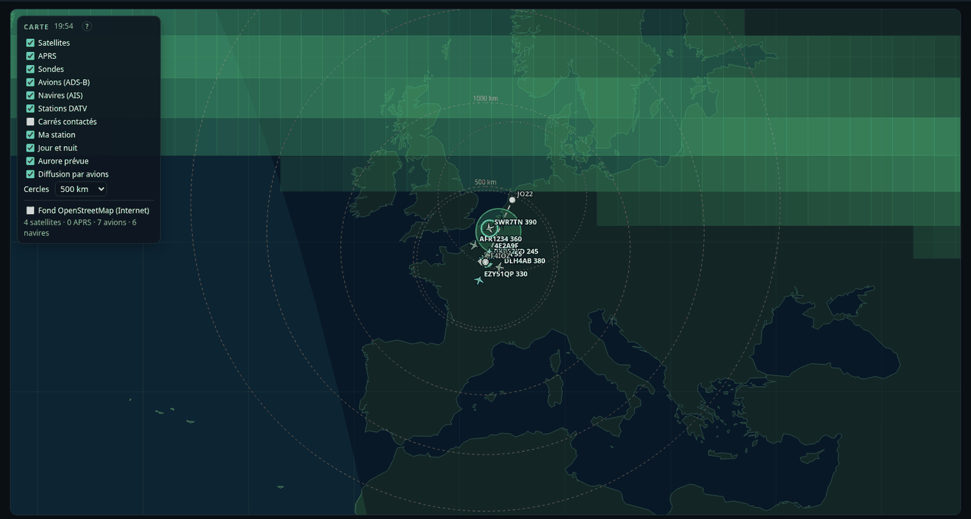 La carte commune : les avions autour de la station, le trajet de diffusion vers JO22, l'ovale d'aurore prévu au nord, les cercles de 500 km