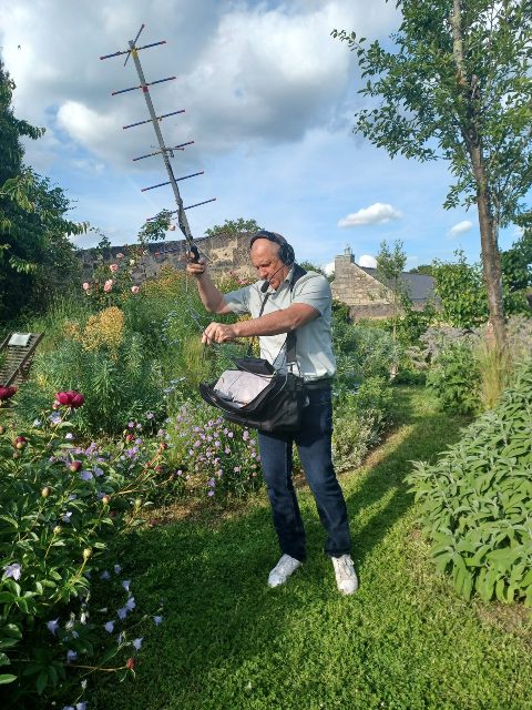 In a garden, the Yagi pointed at the sky — May 2025